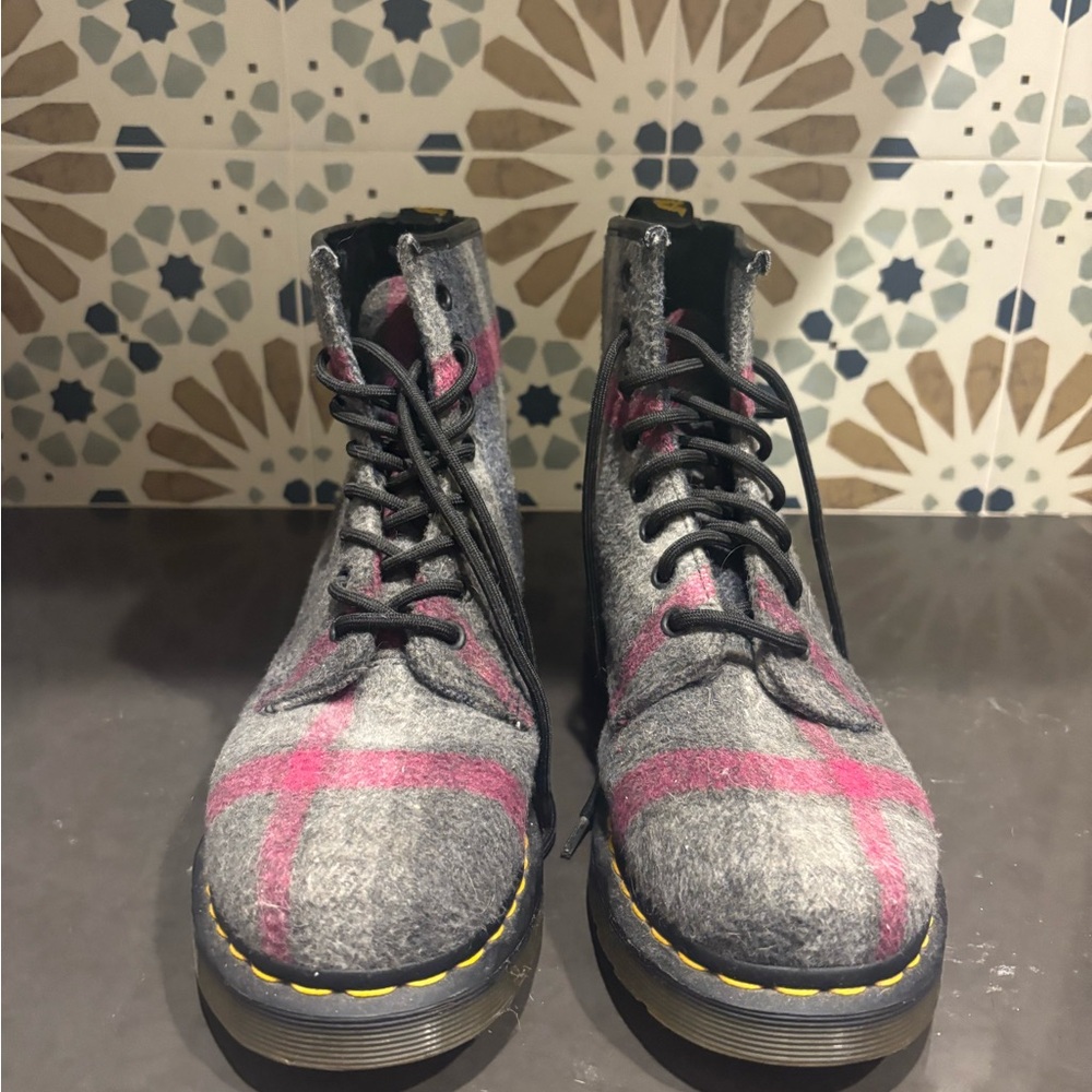 Dr. Martens vintage pink and grey plaid textured boots, size 9, great condition